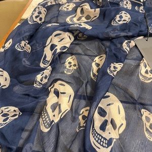 Alexander McQueen Skull Scarf- 104 x 120
